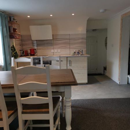איימאות' Relax In A 1 Bedroom Apartment Near A Country Pub מראה חיצוני תמונה